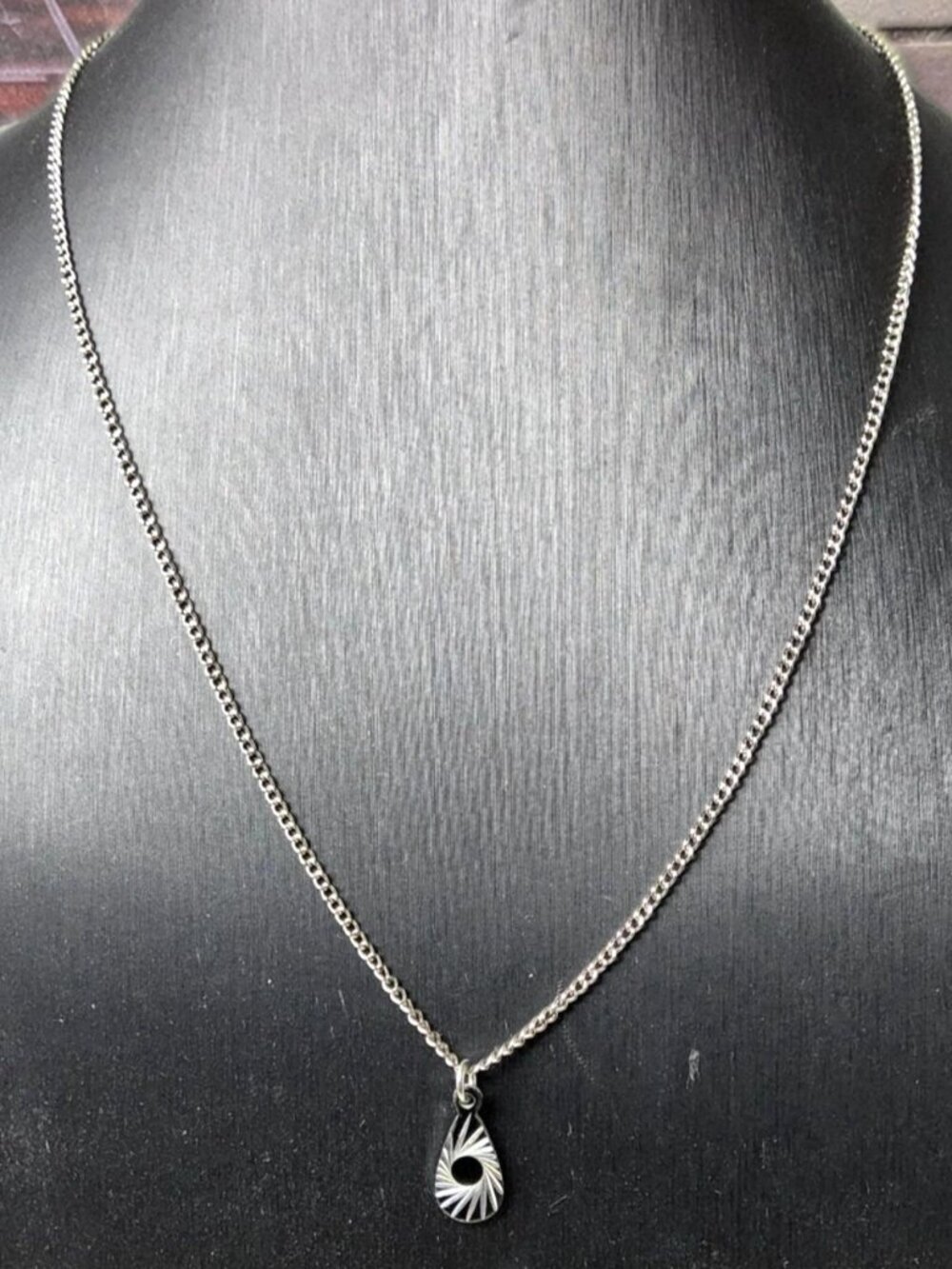 Vintage Silver-Toned Chain Small Teardrop-Shaped Pendant Dark Spiral Engraved Pa